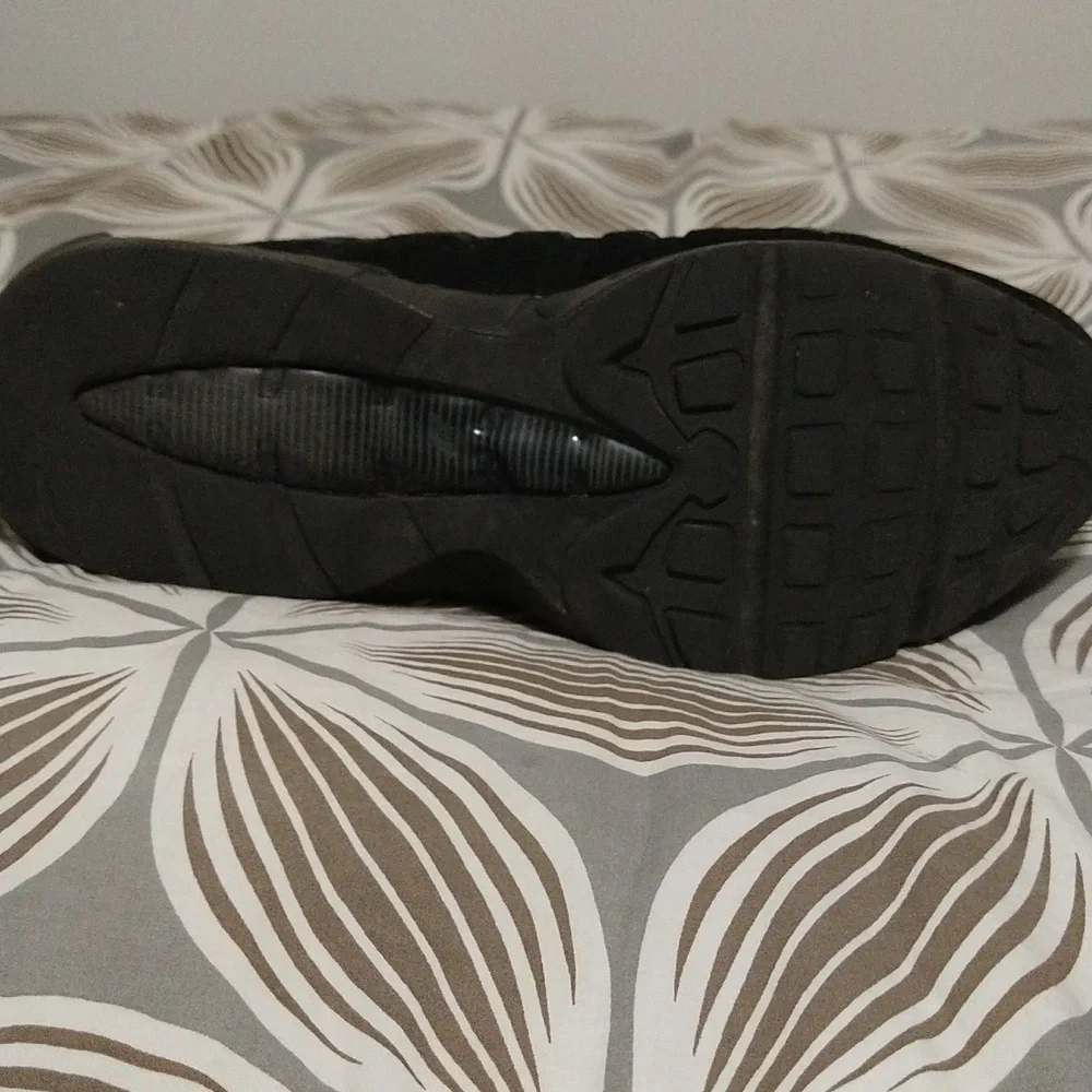 Shoes - Picture 5 of 8